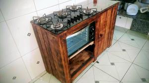 a kitchen with a stove top oven in a room at Casacapuba Jacaraipe Es in Serra