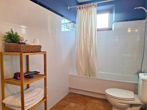 a bathroom with a toilet and a bath tub at Oceano verde in Cervera de Pisuerga +26 photos