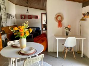 a room with a table with a vase of flowers on it at Casa da Penalva in Santa Cruz do Lima