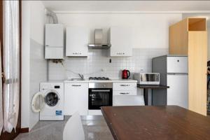 a kitchen with a washer and dryer in it at La Terrazza Guest House in San Zeno