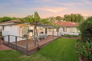 a large deck with a table and chairs on it at Beach House Family Friendly Enclosed Yard in Rockingham