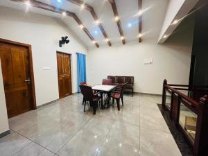 a dining room with a table and chairs at Chaithanya Residency Near to IIM & NIT Kozhikode in Kunnamangalam