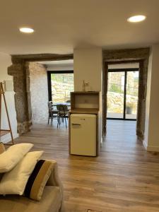 a kitchen and living room with a couch and a table at Alojamientos as moras arans in La Cañiza +4 photos