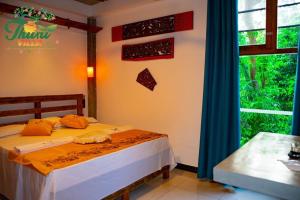 a bedroom with a bed and a window at Thuru Airport Apartment in Seeduwa