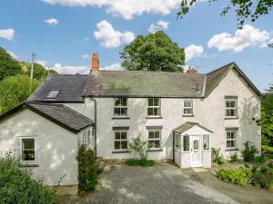 an exterior view of a white house at 4 Bed in Corwen oc-88868 in Corwen