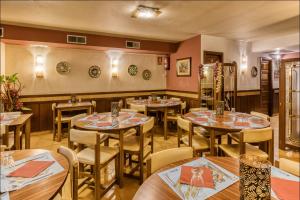 a restaurant with tables and chairs in a room at Hostal La Barretina in Figueres