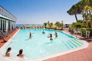 Swimmingpoolen hos eller tæt på Hotel Gabriella