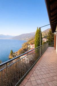 a balcony with a view of the water at Villa crotto Lake View in Perledo