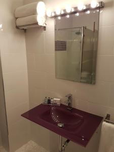 a bathroom with a sink and a mirror at Apartamento GranVía4 Parking free in Granada