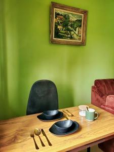 a wooden table with two plates on top of it at Green Appart 1 chambre et salon in Cotonou