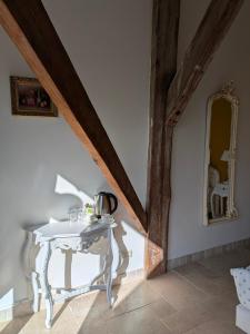 a white table in a room with a mirror at Boutique Hotel Westerlee in Westerlee