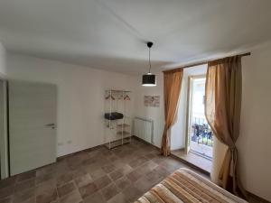 a living room with a large window and a floor at Domus Cassia in Cascia