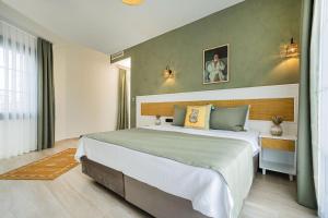 a bedroom with a large bed in a room at Lyse Jülide Hotel in Çeşme +80 photos