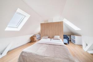 a bedroom with a large bed in a attic at Apartmán VALORI - 100m2 in Poděbrady
