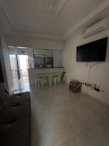 a living room with a kitchen and a table and chairs at Casa de praia PB in Pitimbu