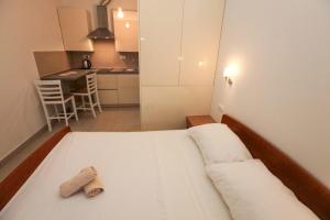a small room with a bed with two wooden logs on it at Studio Ruzmarin in Selca