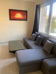 a living room with a couch and a table at Maison luxueuse proche de Paris centre in Aulnay-sous-Bois