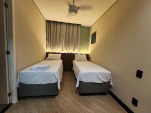 a room with two beds in a room at Nexus Conceição in São Paulo