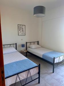 a room with two beds and a lamp at ElRodia Sea View in Kipséli