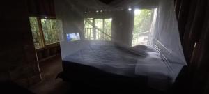 a bedroom with a bed in a room with a window at Rústico y Natural in Estación El Salto