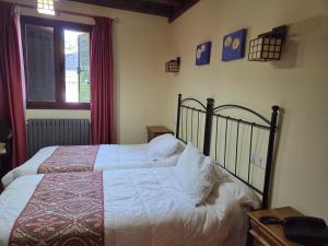a bedroom with a bed with white sheets and a window at Hotel Rural Las Farolas in San Rafael +8 photos