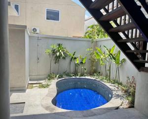 a small swimming pool in the middle of a backyard at Casa Loka in Canggu
