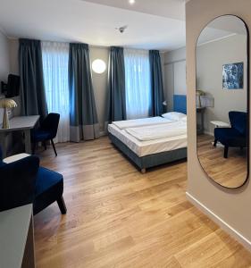 a bedroom with a bed and a mirror at Townhouse Düsseldorf in Düsseldorf