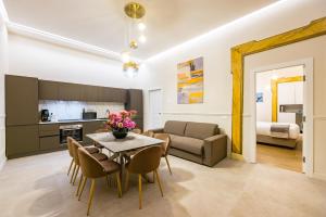 a living room with a table and chairs and a couch at Themis Toledo - Private Spa Apartment in Naples
