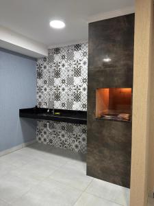 a room with black and white tiles on the wall at Casa piscina privativa e Área Gourmet - Condomínio 24 hs in Araruama