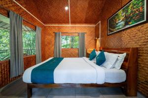 a bedroom with a large bed in a room at Monsoon Retreats by DAAN in Thekkady