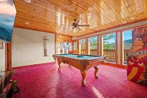 a pool table in a room with a ceiling at Paradise Pointe Pool Lodge by Beyond Expectations in Sevierville