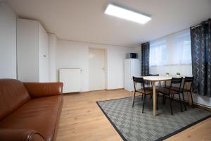 a living room with a couch and a table and chairs at Space Comfort Bremen Apartment bis zu 5 Personen in Bremen +15 photos