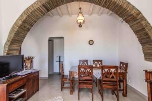 a dining room with a table and chairs and an archway at Axas House in Stení