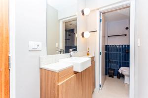 a bathroom with a sink and a mirror at Galeria Tijucas in Curitiba +15 photos