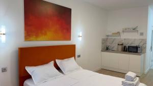 a bedroom with a bed and a painting on the wall at Aspan City Comfort 3 in Pokrovka