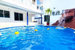 a swimming pool with yellow balls in the water at HOTEL PARAISO ACAPULCO in Acapulco