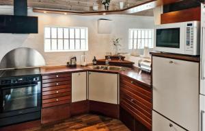 a kitchen with a sink and a microwave at Apartment Sønderskovhedevej in Langå