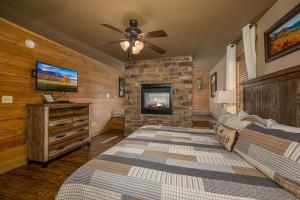 Gallery image of Hilltop Haven – 4BR Chalet with Indoor Pool, Theater Room, Sauna and Hot Tub in Gatlinburg