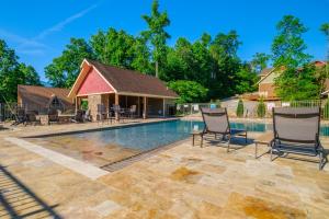 Gallery image of Hilltop Haven – 4BR Chalet with Indoor Pool, Theater Room, Sauna and Hot Tub in Gatlinburg