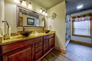 a bathroom with two sinks and a large mirror at Bears Haven – Elegant 3 BR Chalet Game Area, Hot Tub, see through fire place in Gatlinburg +47 photos
