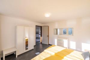 a bedroom with a bed in a room at CENTRO Appartamento Ascona in Ascona