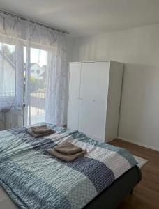 a bedroom with a bed with two towels on it at Ferienwohnung in Bad Honnef in Bad Honnef am Rhein