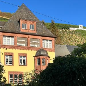 a yellow house with a gambrel roof at Haus Till E in Zell an der Mosel