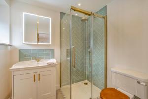 a bathroom with a shower and a toilet and a sink at 3 Bed in Sedgehill oc-b34698 in Sedghill +17 photos