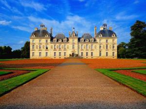 a large castle with a pathway in front of it at Gîte Le Clos Controis in Le Controis En Sologne