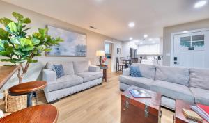 a living room with two couches and a table at Folsom Old Town Escape in Folsom