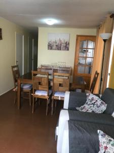 a dining room with a table and chairs and a couch at Casa familiar excelente ubicación in La Serena