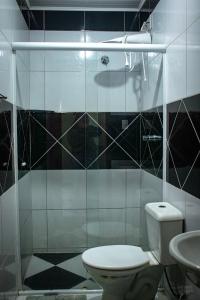a bathroom with a toilet and a sink at Pousada da Isa in Quatro Barras