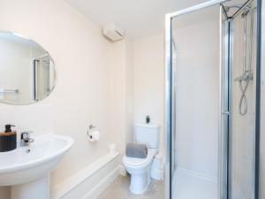 a bathroom with a toilet and a sink and a shower at Crawley 2 bed flat with Parking in Crawley +48 photos