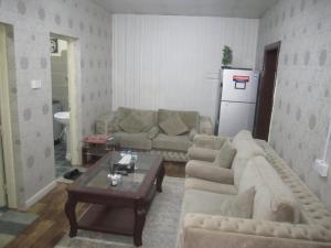 a living room with a couch and a table at العين الهيلي المصباح ب ب 9 in Al Ain +1 photo